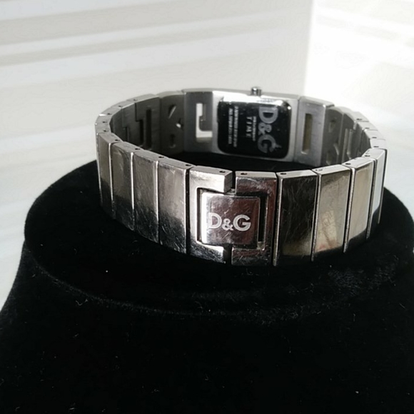 D&G CRYSTAL WATCH 100% AUTHENTIC - Picture 7 of 8